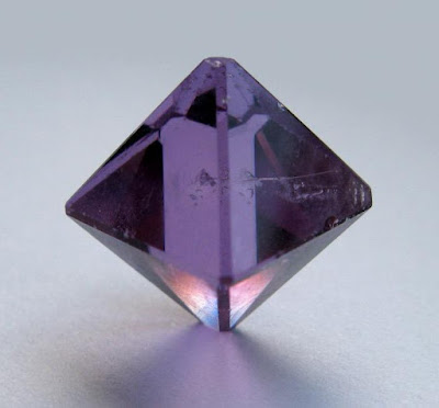 Фиолетовый кристалл кристалл из квасцов