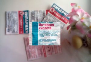 Янтарная кислота при похмелье: можно ли совмещать с алкоголем, сколько пить