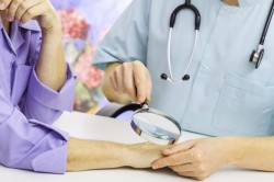 Обращение к хирургу после ушиба ногтя на руке