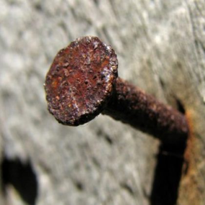 Ржавый гвоздь ноготь