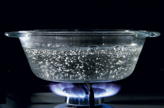 Минеральная вода при подагре: чем полезна, какую можно пить для лечения - список марок, а также, какие имеются противопоказания