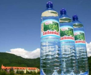 Минеральная вода при подагре: чем полезна, какую можно пить для лечения - список марок, а также, какие имеются противопоказания