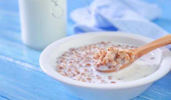 Гречка, залитая кефиром на ночь, для похудения и очищения организма: советы диетологов и отзывы Гречка, залитая кефиром на ночь, для похудения и очищения организма: советы диетологов и отзывы